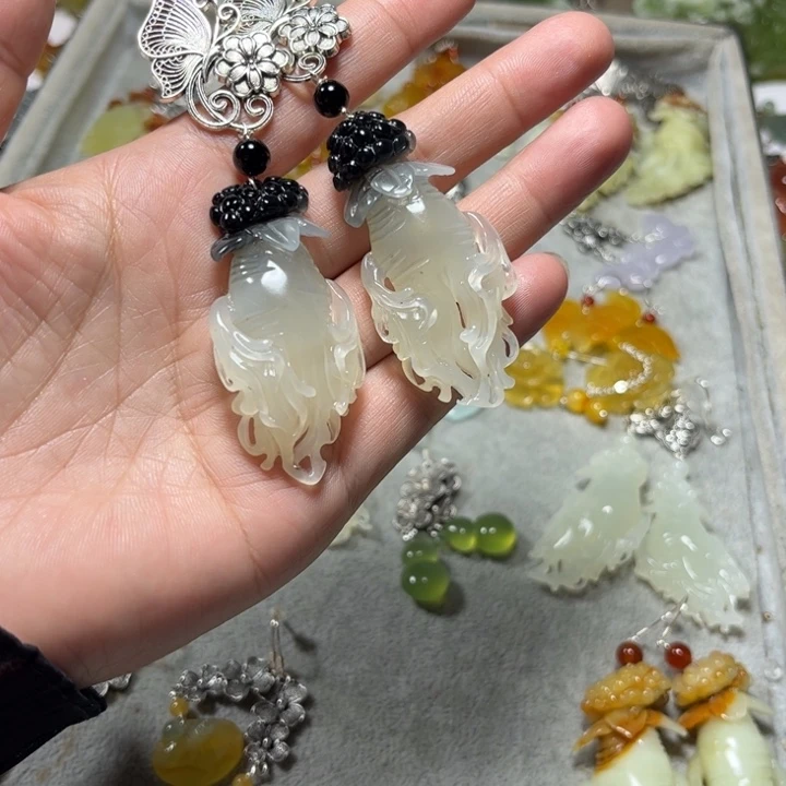 蛇纹石玉合金吊坠