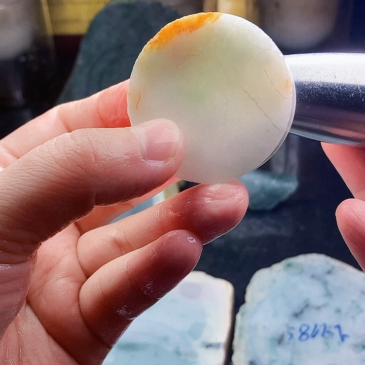 翡翠未镶嵌颈饰毛料26