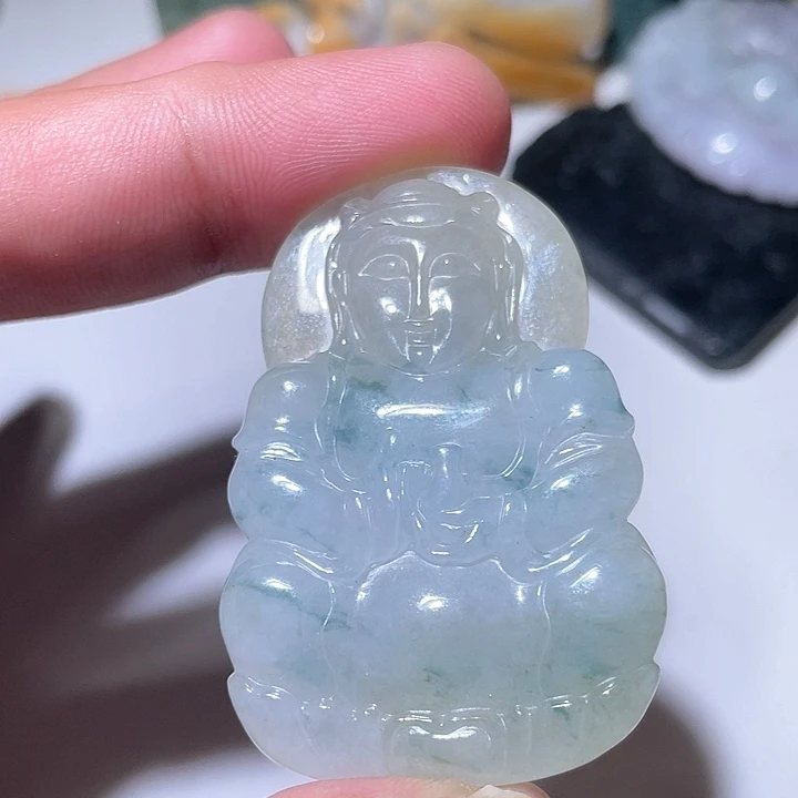 翡翠未镶嵌颈饰观音
