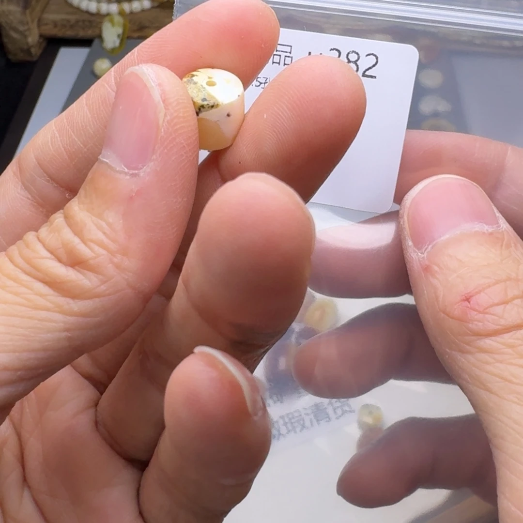 琥珀未镶嵌裸石琥珀