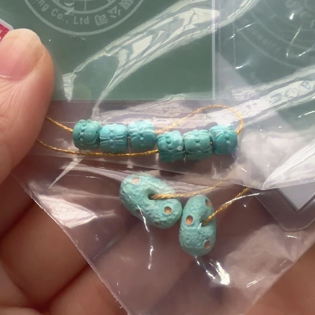 绿松石未镶嵌颈饰