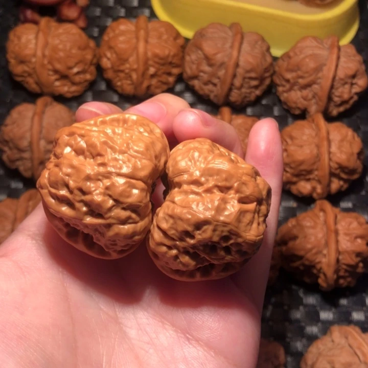 文玩核桃把件40大蹬腿蛙饼