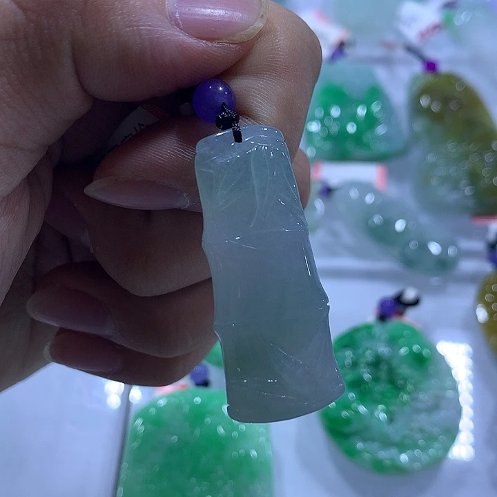 翡翠未镶嵌颈饰天然翡翠A货吊坠