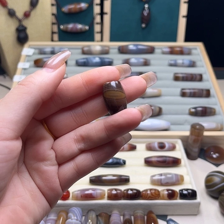 玛瑙/玉髓未镶嵌吊坠(赠链)