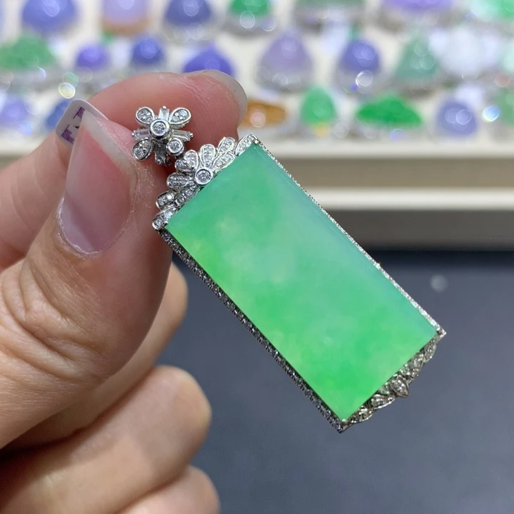 翡翠颈饰18K金镶嵌翡翠