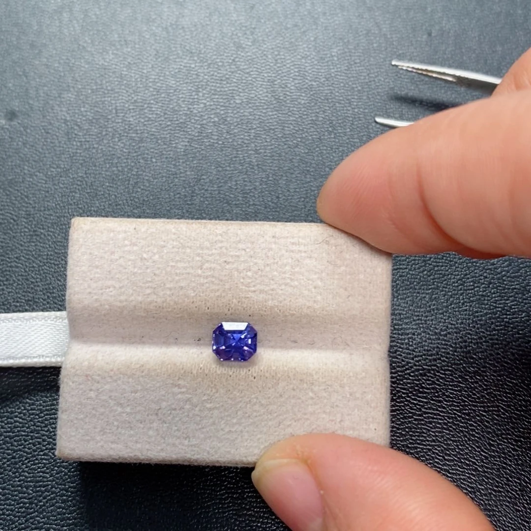 蓝宝石裸石未镶嵌1.08无烧变色