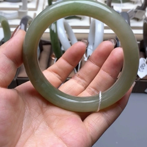 和田玉未镶嵌手镯