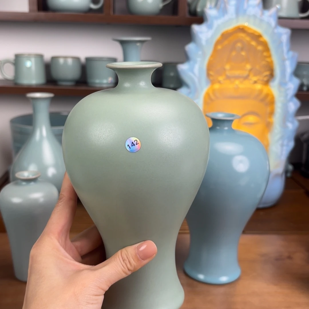 编号142柴窑中号梅瓶