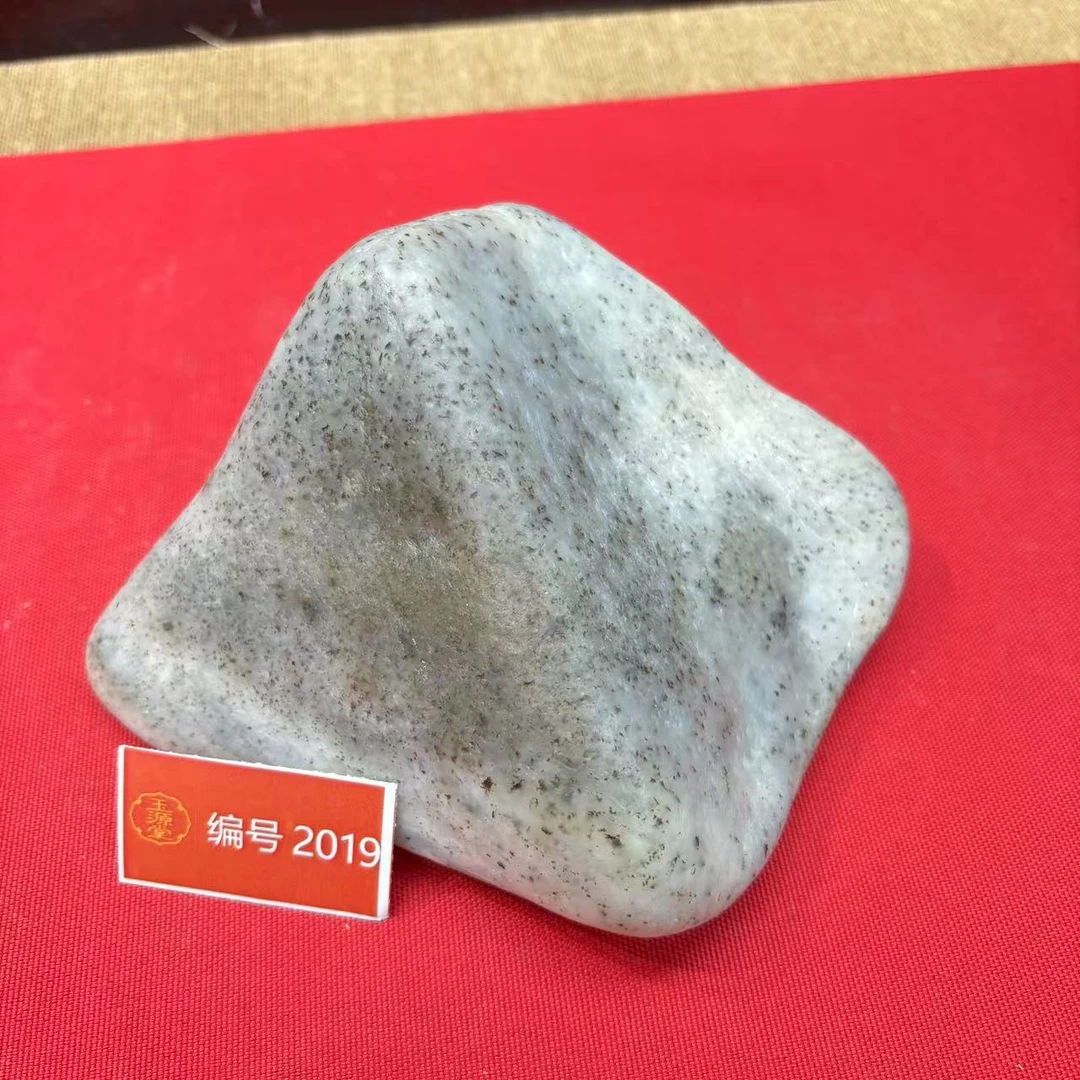 新疆玉料原石发一件编号2019