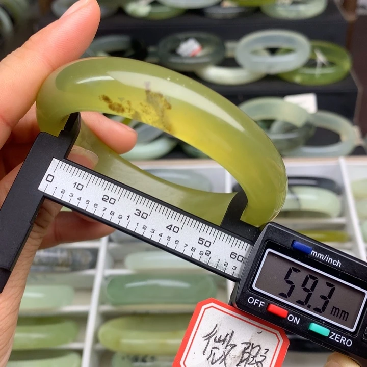 蛇纹石玉未镶嵌手镯704