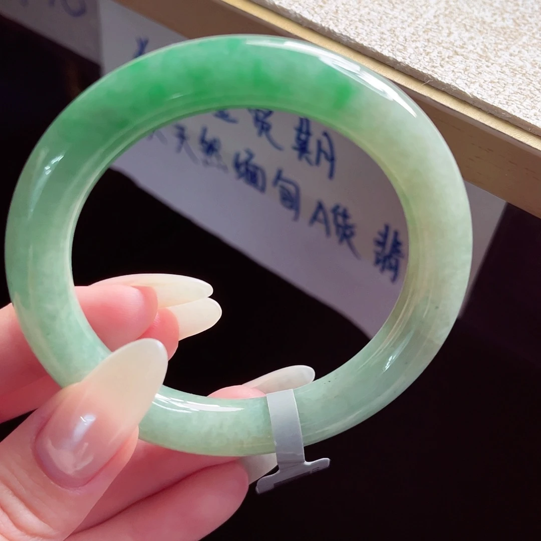 翡翠未镶嵌手镯手镯