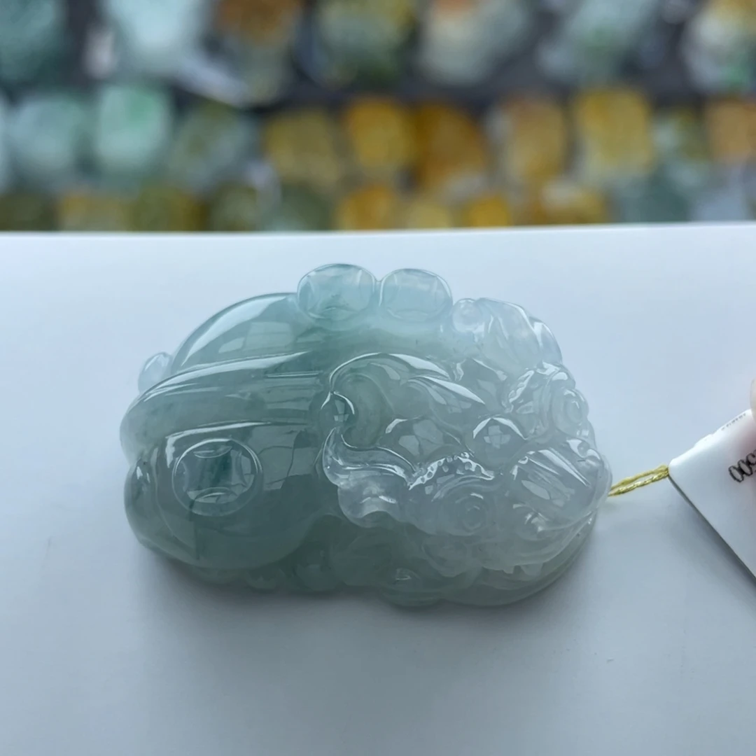 翡翠未镶嵌颈饰貔貅