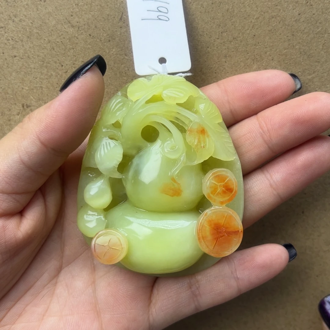 蛇纹石玉颈饰未镶嵌我****。