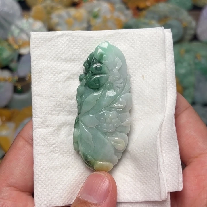 翡翠颈饰未镶嵌吊坠