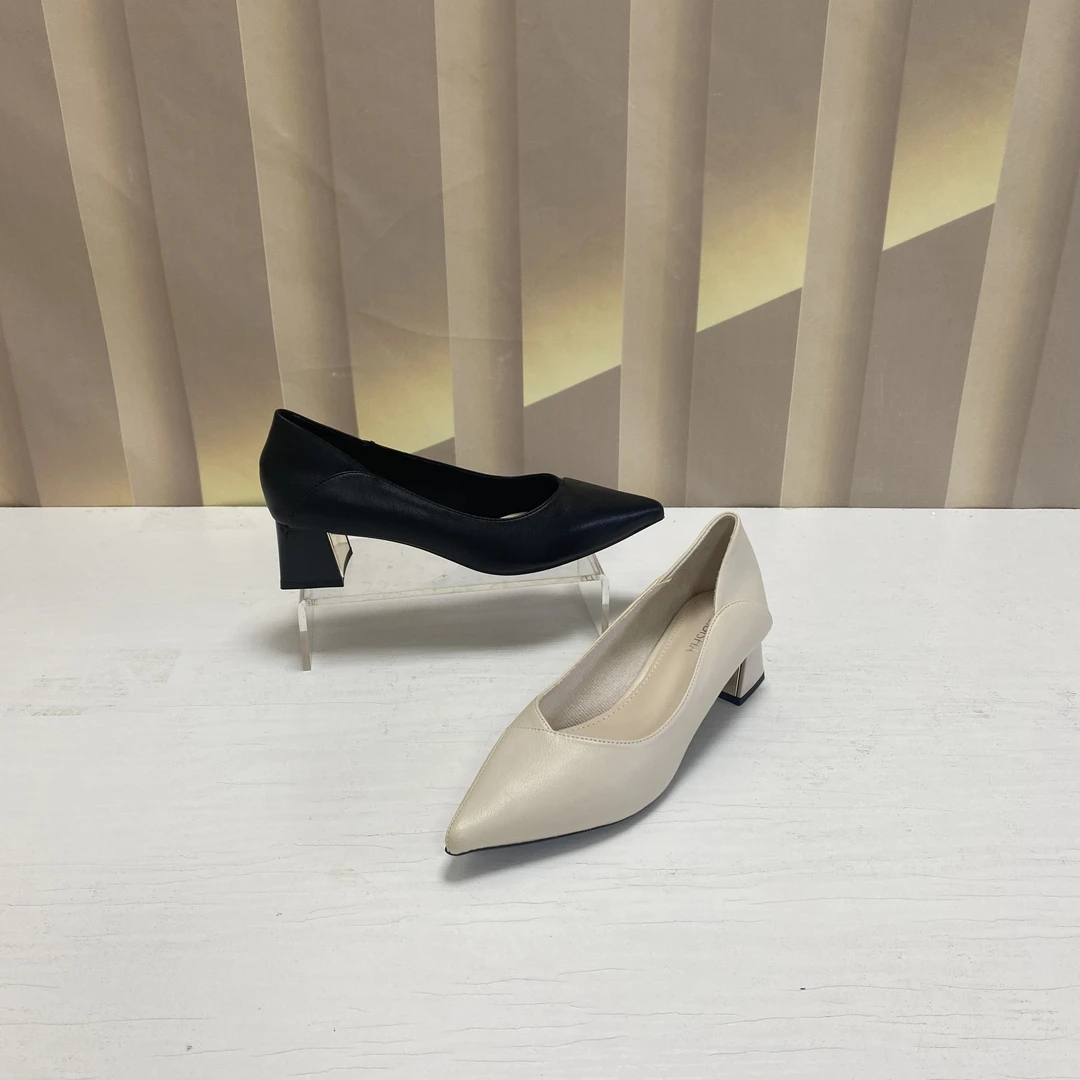 15228夏季新品时尚百搭粗跟尖头通勤单鞋C1