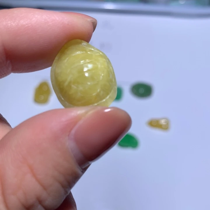 翡翠未镶嵌颈饰乌龟