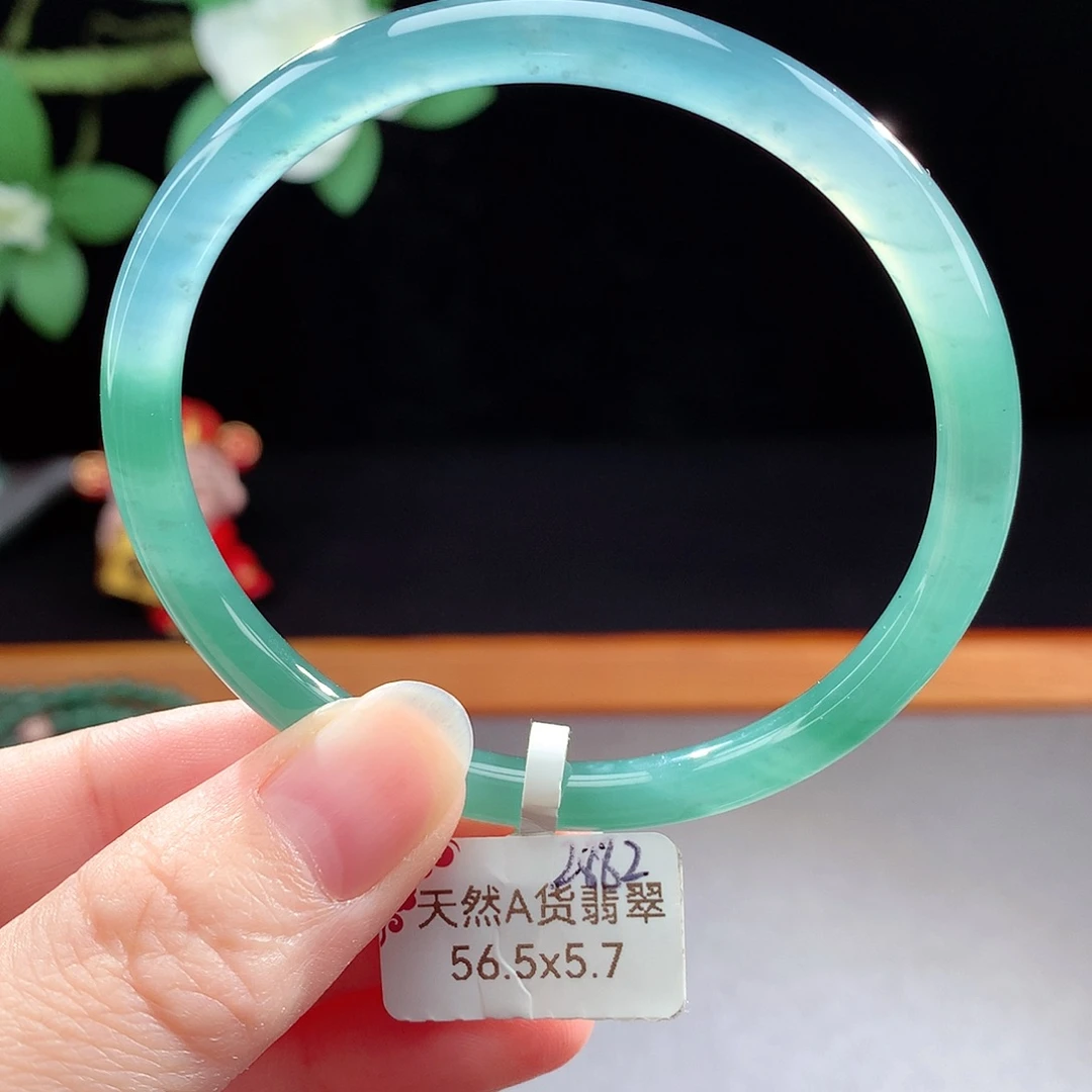 未镶嵌手镯（圆镯）翡翠