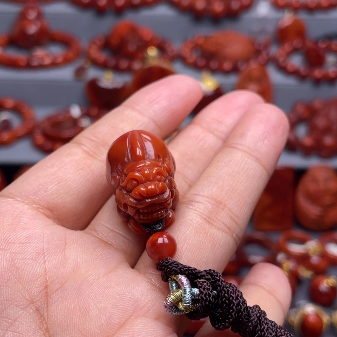 南红玛瑙未镶嵌珠宝奇石貔貅吊坠