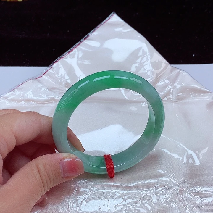 翡翠手镯未镶嵌圈口53