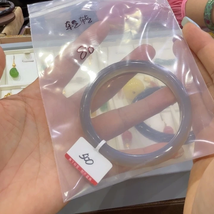 转***呀未镶嵌手链和田玉