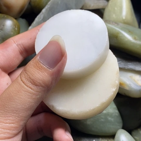 未镶嵌和田玉（糖玉）挂件