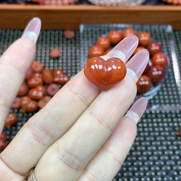 南红玛瑙未镶嵌颈饰火焰纹屁桃2