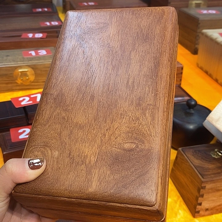 木缅甸花梨扣盖盒