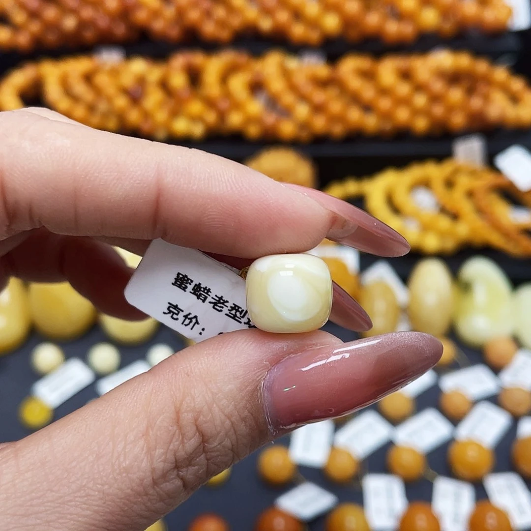 蜜蜡珠宝奇石未镶嵌12.4*11.4mm老型小花粉