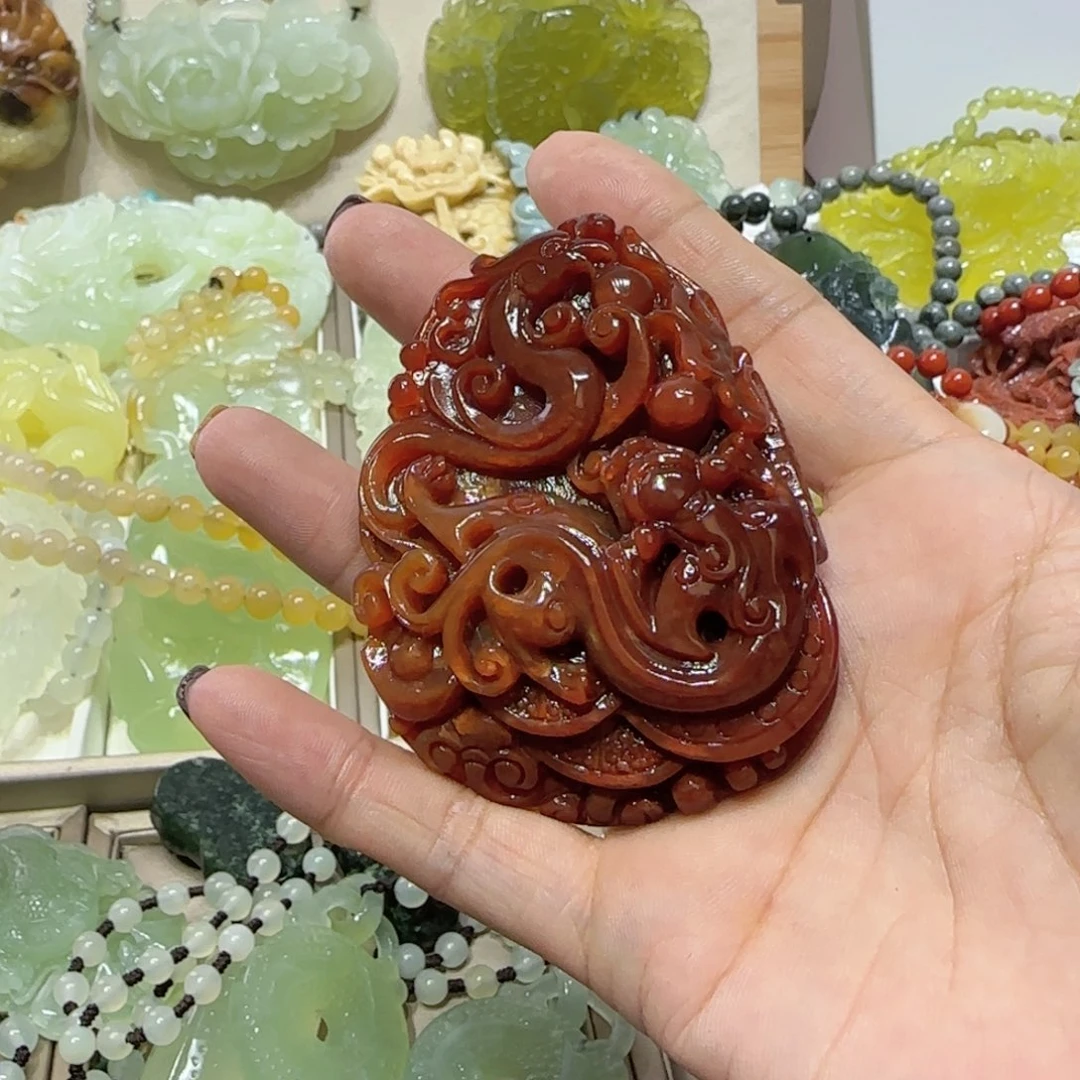 未镶嵌蛇纹石玉吊坠荔**?