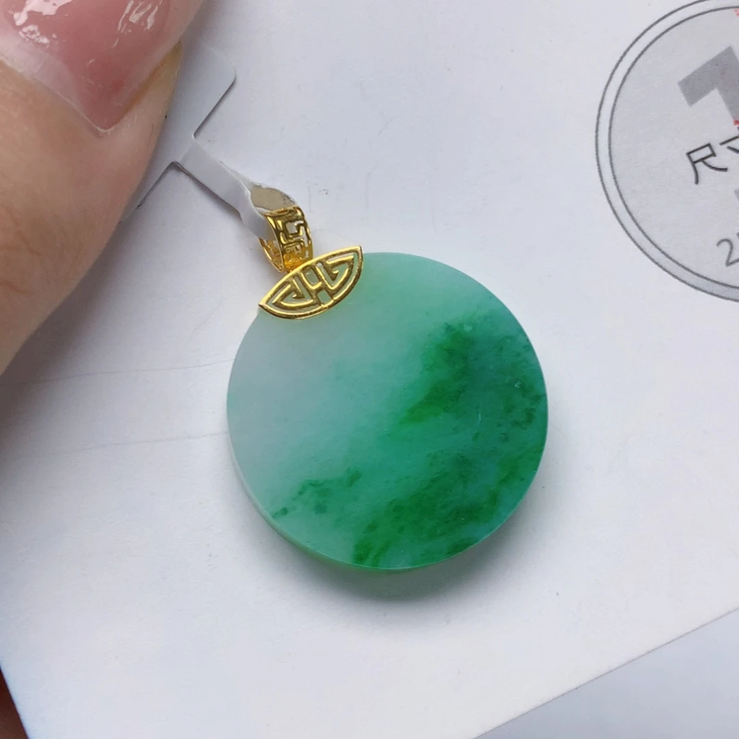 颈饰18K金镶嵌翡翠