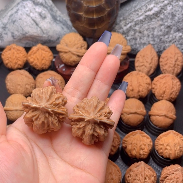 把件文玩核桃霸王花