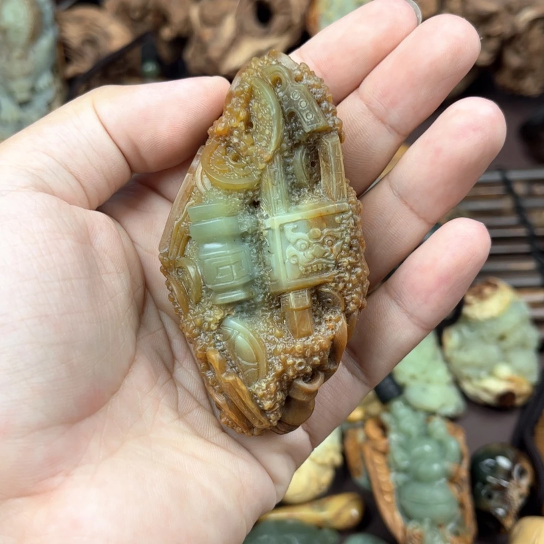 透闪石质玉未镶嵌颈饰