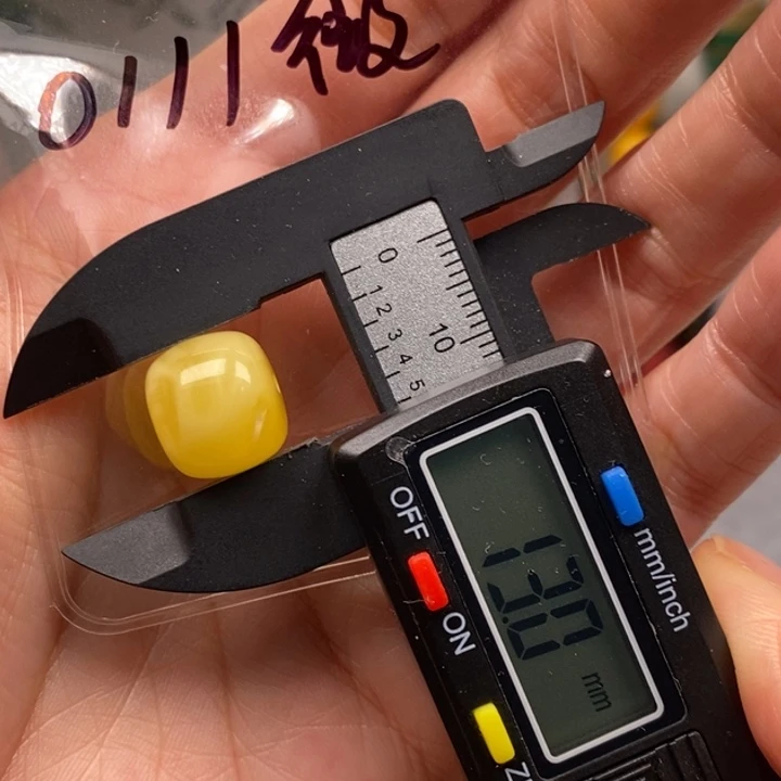 蜜蜡未镶嵌裸石13老型微瑕