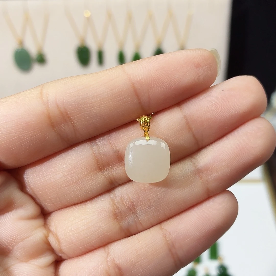 和田玉（碧玉）18K金镶嵌吊坠(赠链)