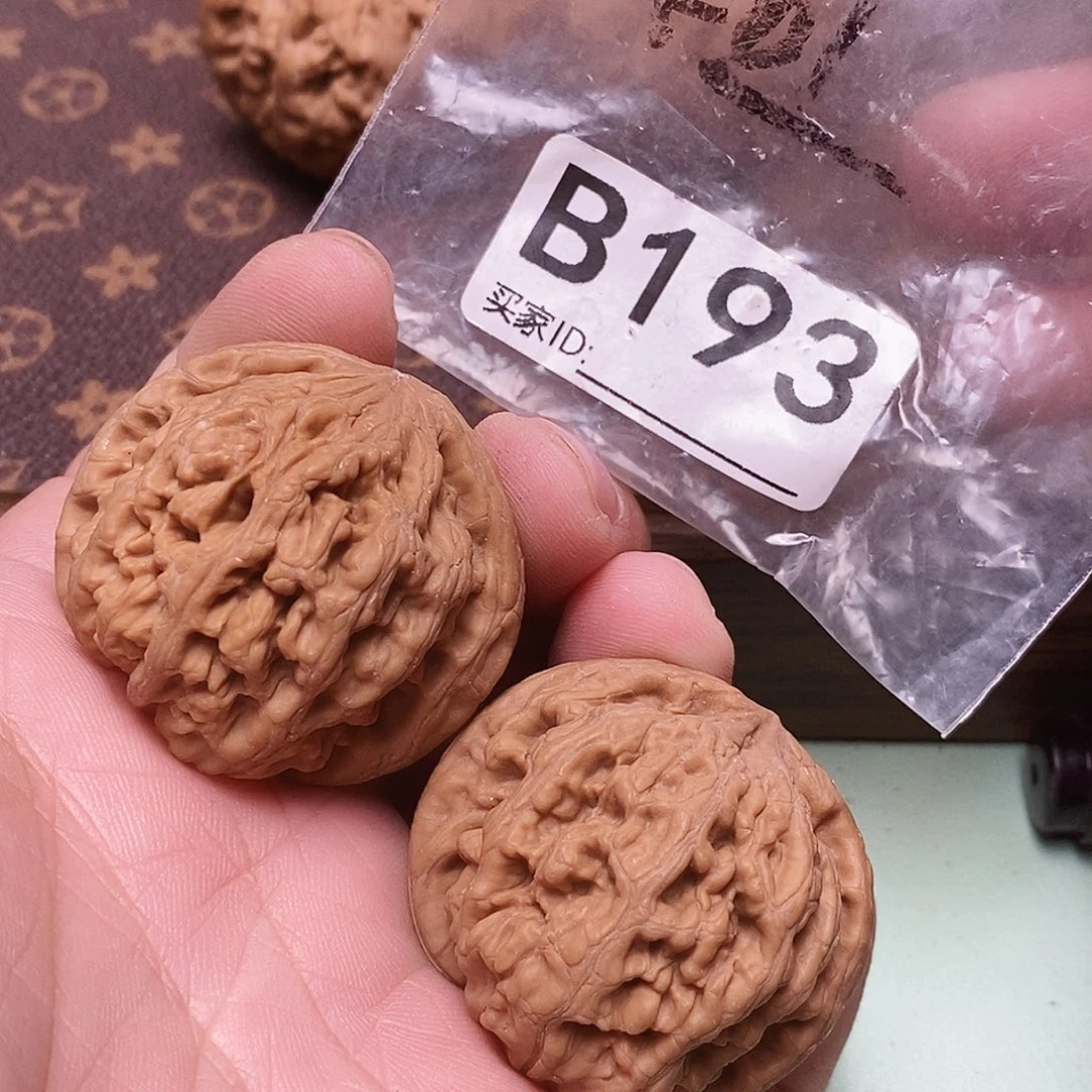 把件文玩核桃粗筋40尺。