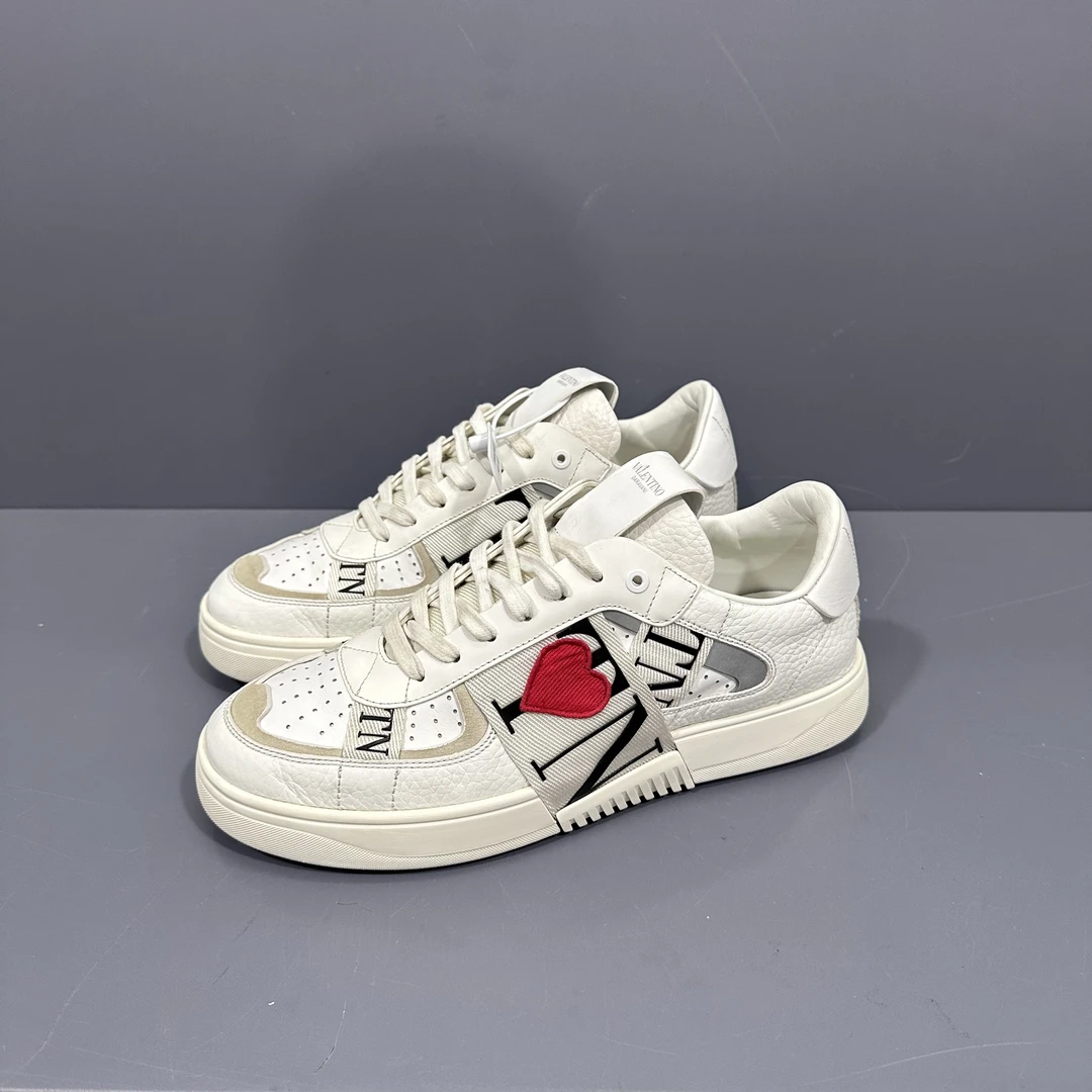 95新 Valentino/华伦天奴 42.5码 华伦天奴黑白板鞋 情人节限定
