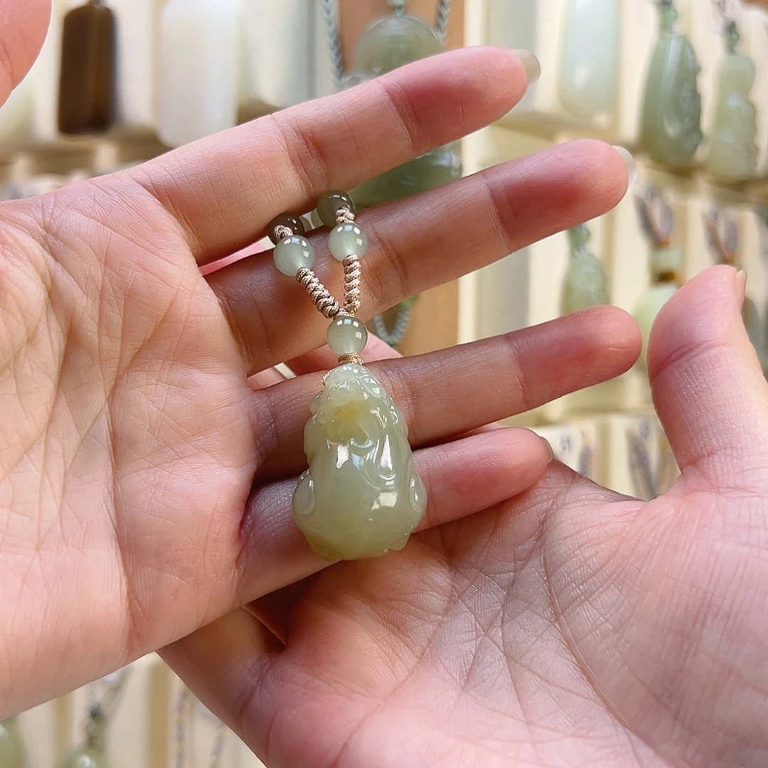 谁***趣和田玉未镶嵌颈饰