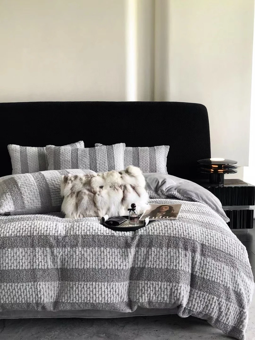 德芙琳-泰迪提花绒全消光牛奶绒