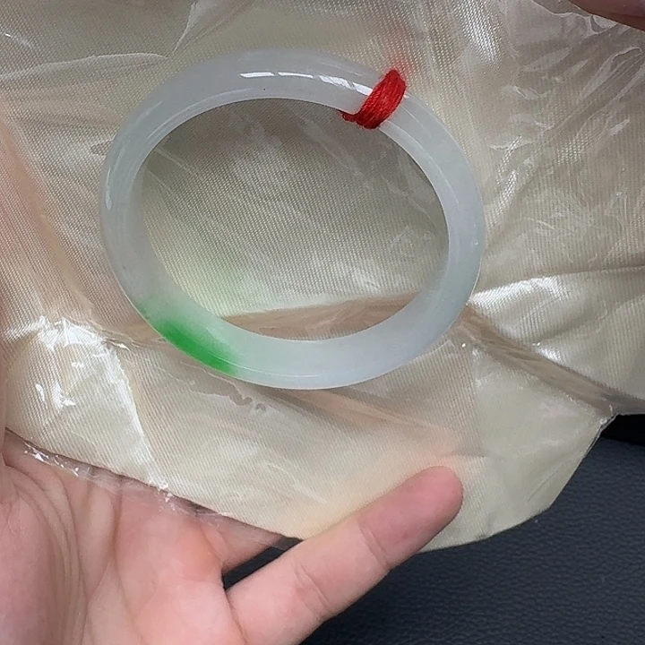 无非金属缅绿飘花手镯