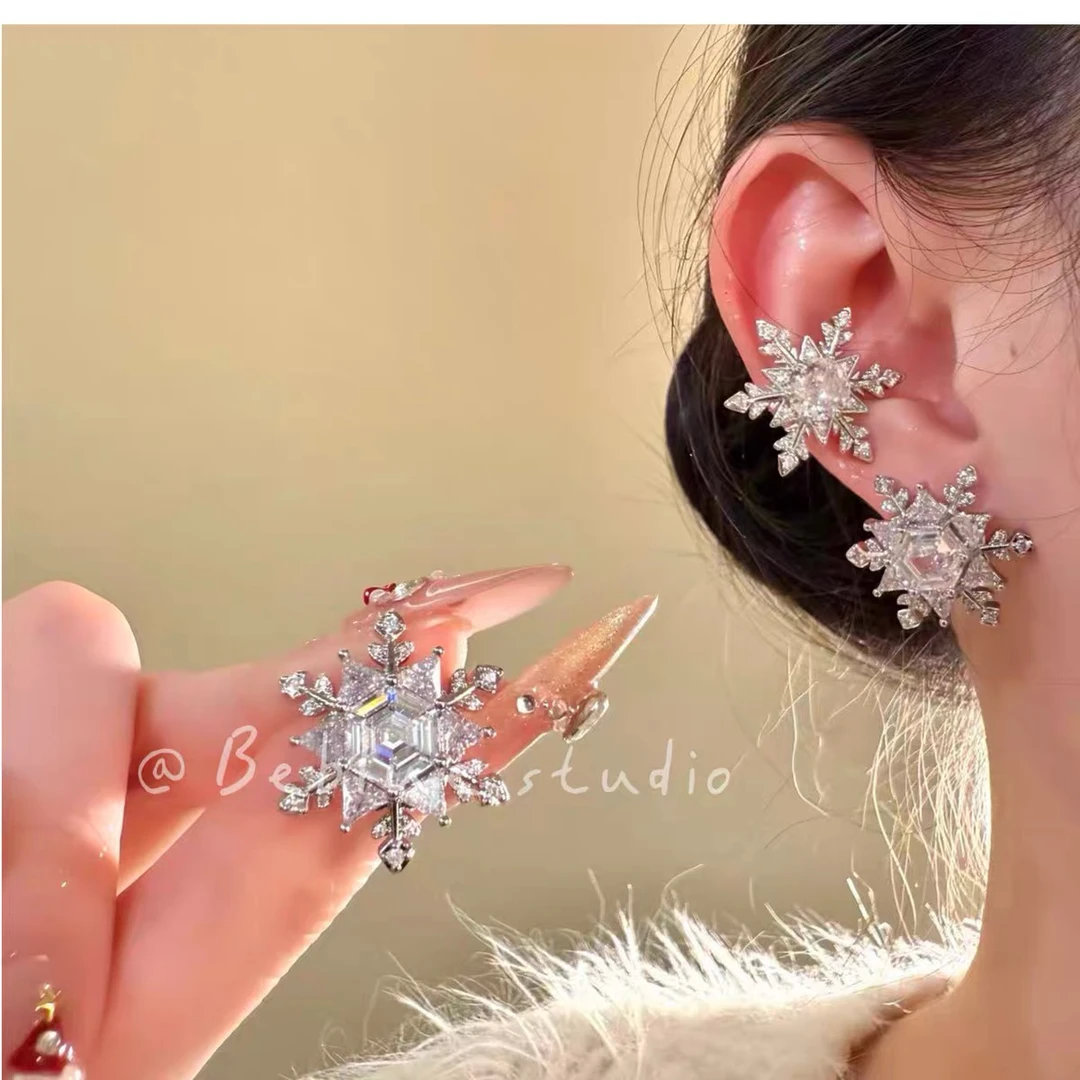 铜合金合成锆石耳饰 初恋雪花 浪漫冬季闪耀高级感耳钉耳针