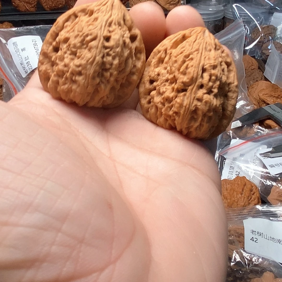浮***宣文玩核桃南疆石39
