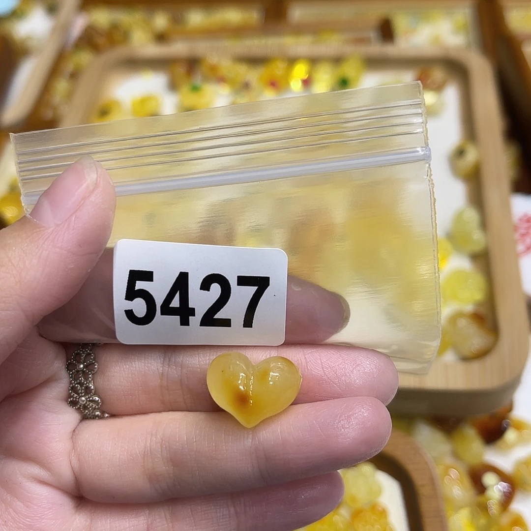 琥珀未镶嵌颈饰蜜蜡