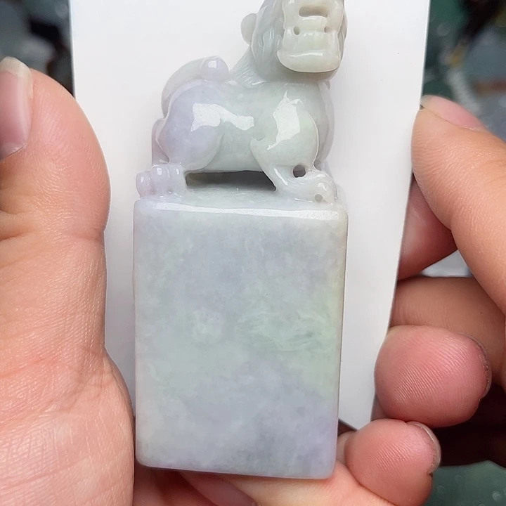 翡翠颈饰未镶嵌肖****头