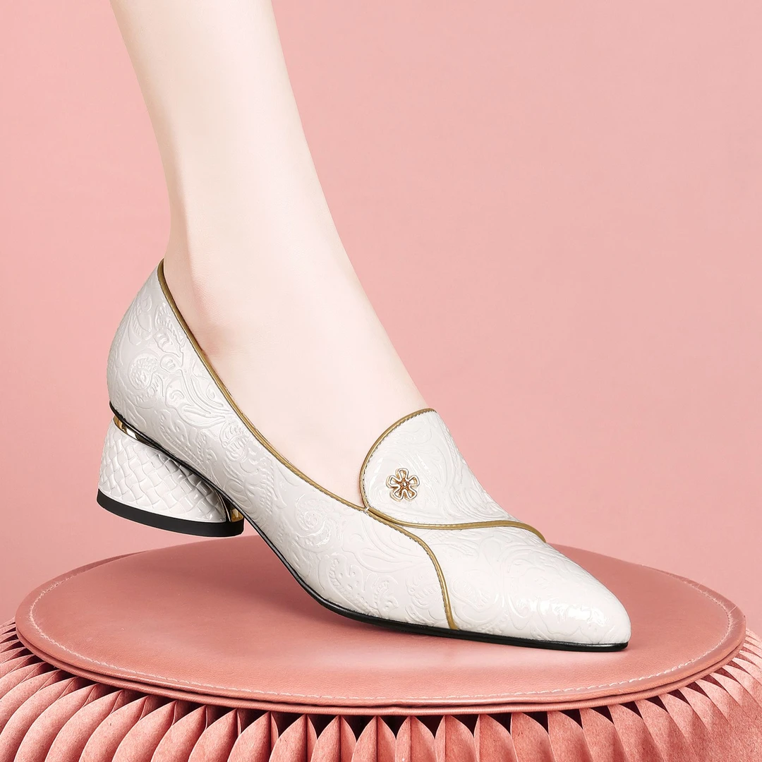 梵芮诗2024年新款春夏季尖头压花植物花卉优雅气质粗跟单鞋-J0680