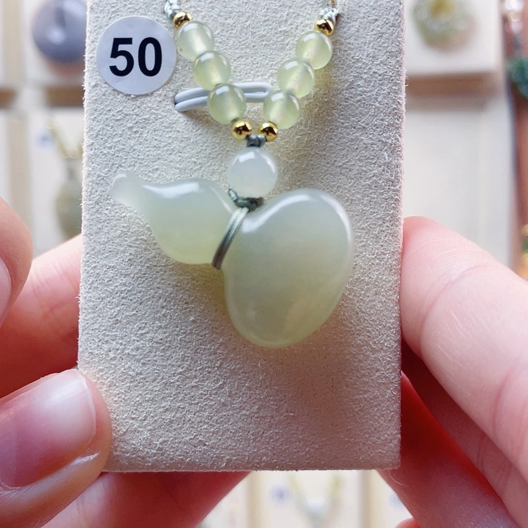 和田玉未镶嵌吊坠(赠链)