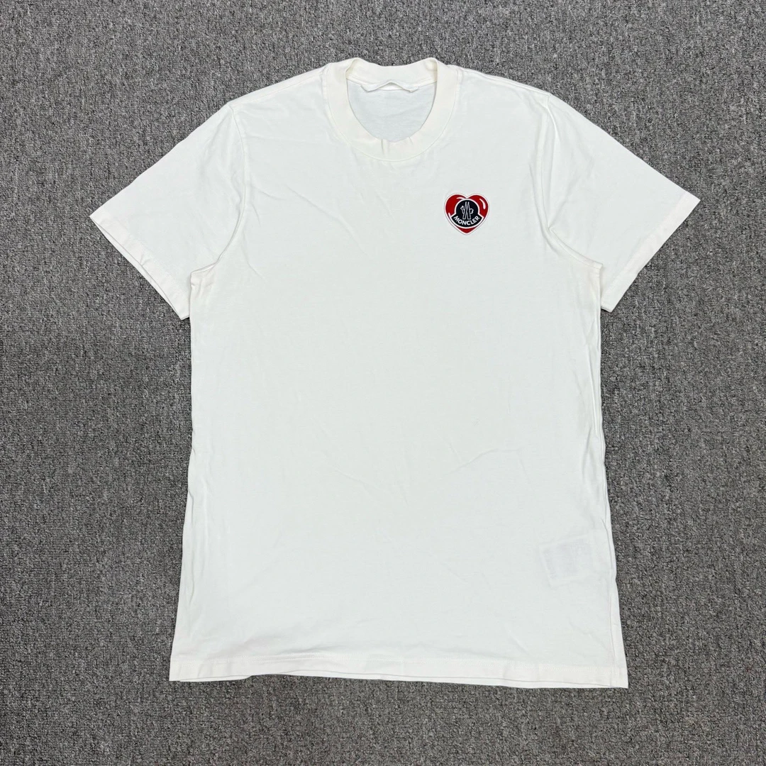 99新 MONCLER/蒙口 15229215 白色胸前爱心刺绣logo短袖 M码99新