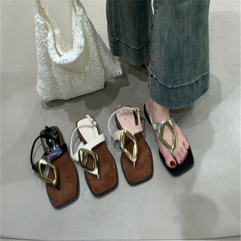 复古风粗跟时装凉鞋女2025年夏季人字夹趾金属扣松糕底罗马凉鞋子