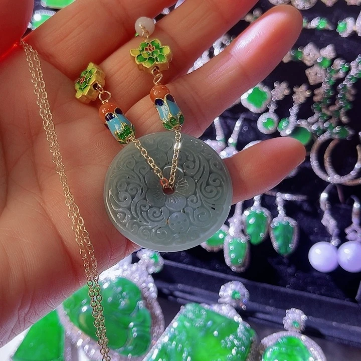 翡翠颈饰未镶嵌翡翠吊坠