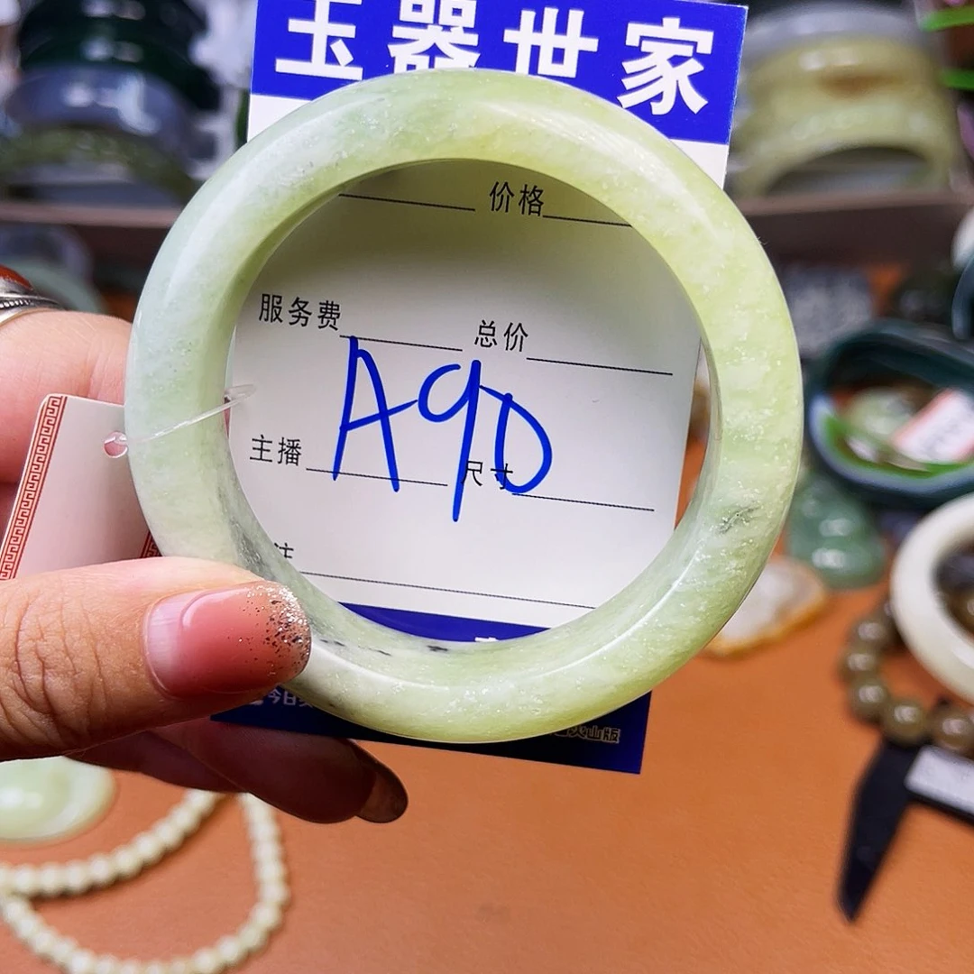 未镶嵌蛇纹石玉颈饰