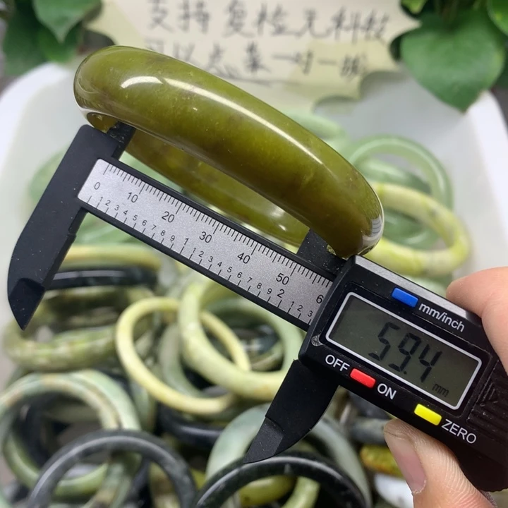 蛇纹石玉未镶嵌手镯24